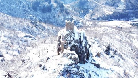 Le Chateau de Rochebonne sous la neige