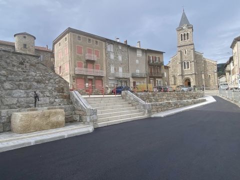 Rénovation de la place du village